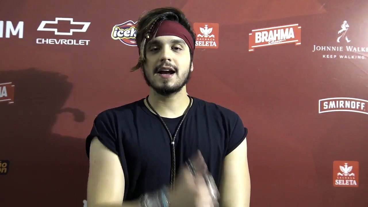 Luan Santana explica penteado com trança em show: 'Estilo começa no cabelo'