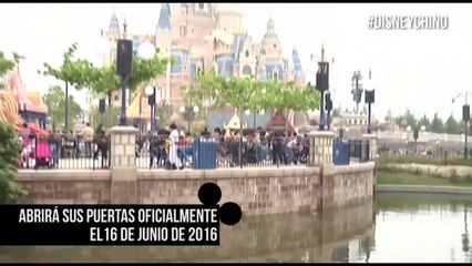 El Pato Donald practica Thai Chi en el nuevo Disney de Shanghái