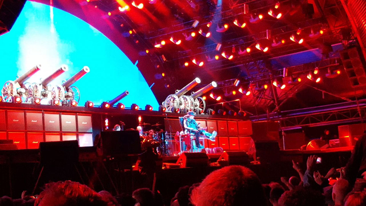 Final avec For Those About to Rock (We Salute You) AC/DC 16 mai 2016 à Werchter