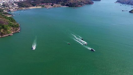 Télécharger la video: Drone registra a passagem da Tocha Olímpica pelo mar no Espírito Santo