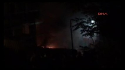 Eyüp'te Park Halindeki 4 Servis Aracı Kundaklandı