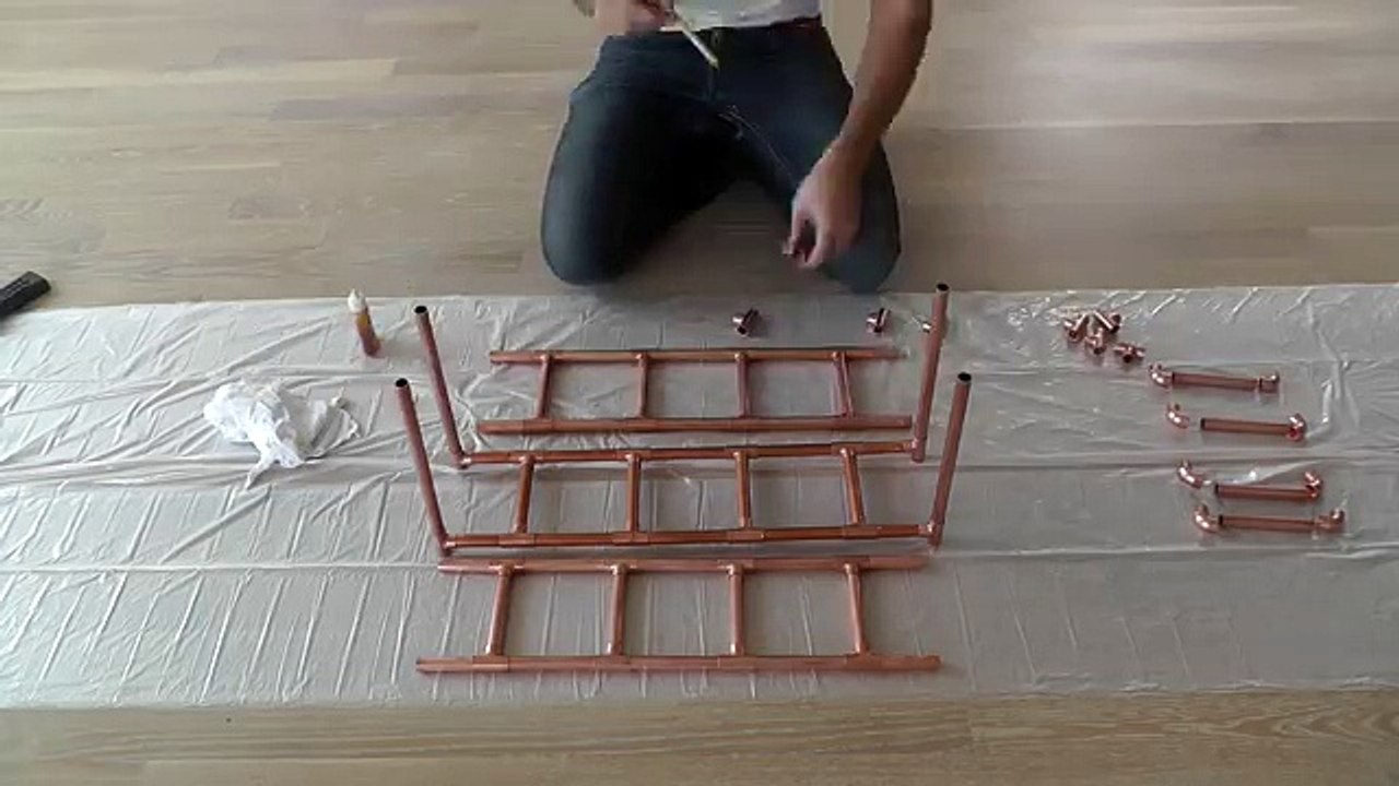 Mette Un Tubo Di Rame Alla Finestra. Quando Lo Vedrete Finito, Vorrete Averlo Anche Voi.