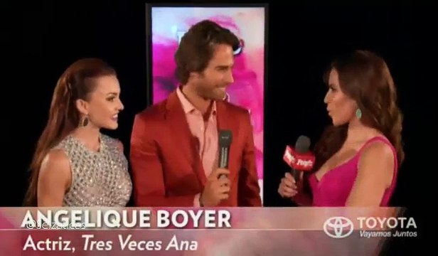 Sebastian Rulli y Angelique Boyer en la alfombra de los #50MasBellos