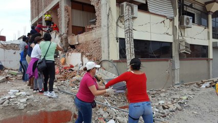 Familias perjudicadas por el terremoto llegan a Guayaquil