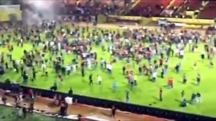 Turquie : des supporters mettent le feu dans un stade