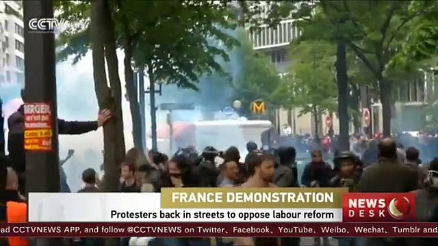 Protesters in Paris return to the streets to oppose labor reform