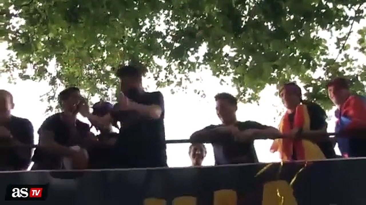 Gerard Pique Trolls Cristiano Ronaldo "Calma Celebration" Barcelona 2015/16 Liga Celebration