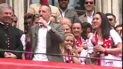 Ribéry chante "Champs-Elysées" à la fête du Bayern Munich