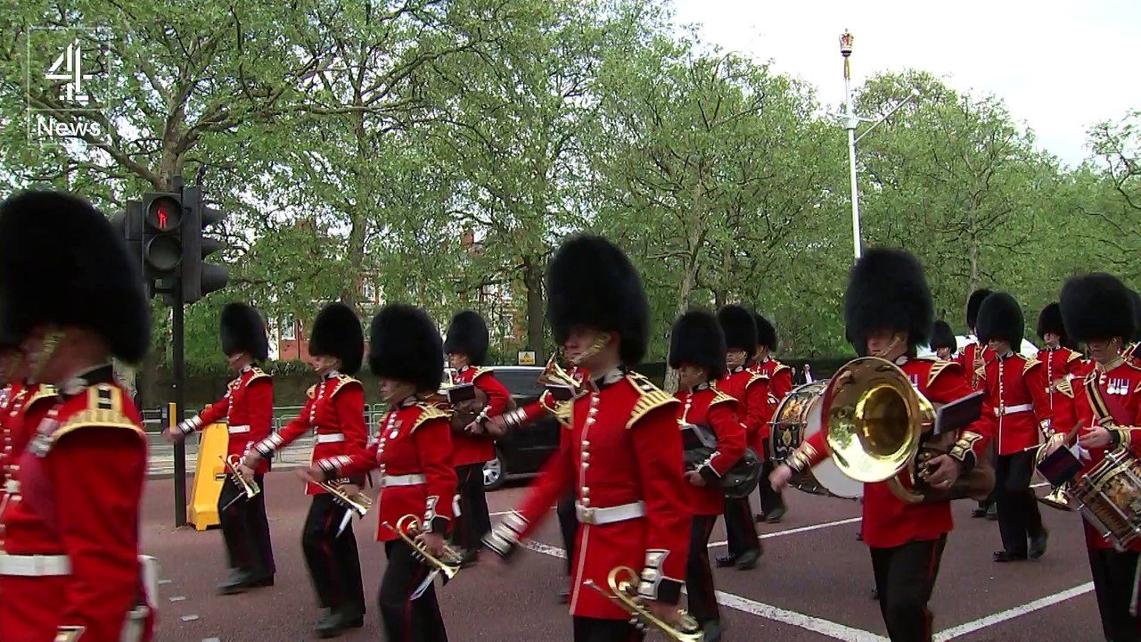 Najib continues to dodge questions from press in UK