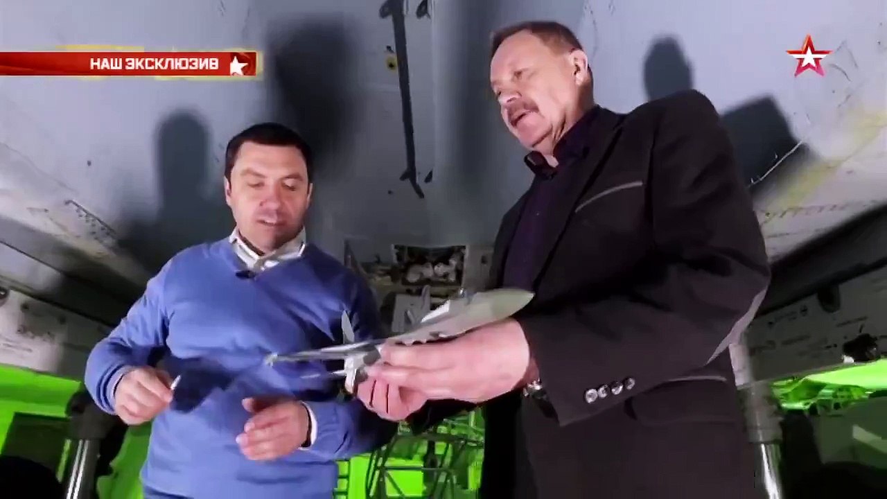 Как новейший Су-35  уходит от ракеты