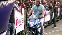 Salman Khan #Sports Bike STUNT #Encouragement On {Mumbai Roads} #Bollywood News #News Adda