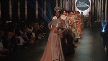 Pakistani Hot Model Catwalk in Fashion show