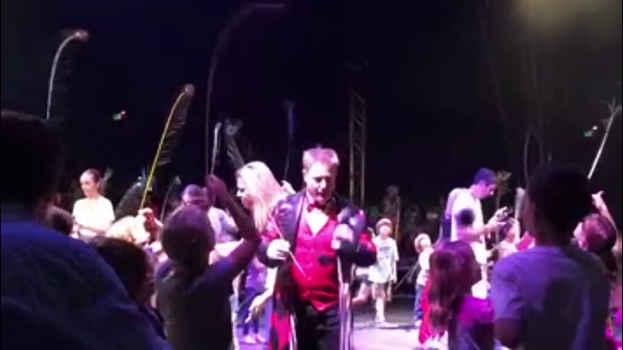 CIRCUS VARGAS - ArleQuin Opening Act, Jugglers, Upside Down Lady (Pt 1) | Liam and Taylor's Corner