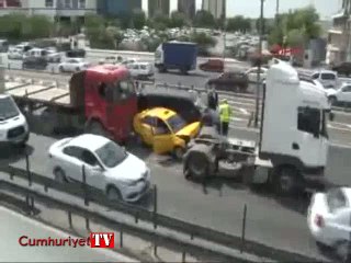 İstanbul D-100'de feci kaza: 4 yaralı