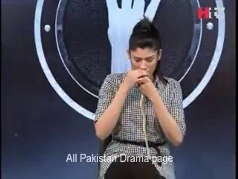 OMG Ordinary Karachi Girl Shocked Wakar Zaka  by Eating Snake