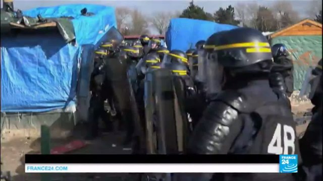 France labour reform: Second day of protests hits trains, planes, ports