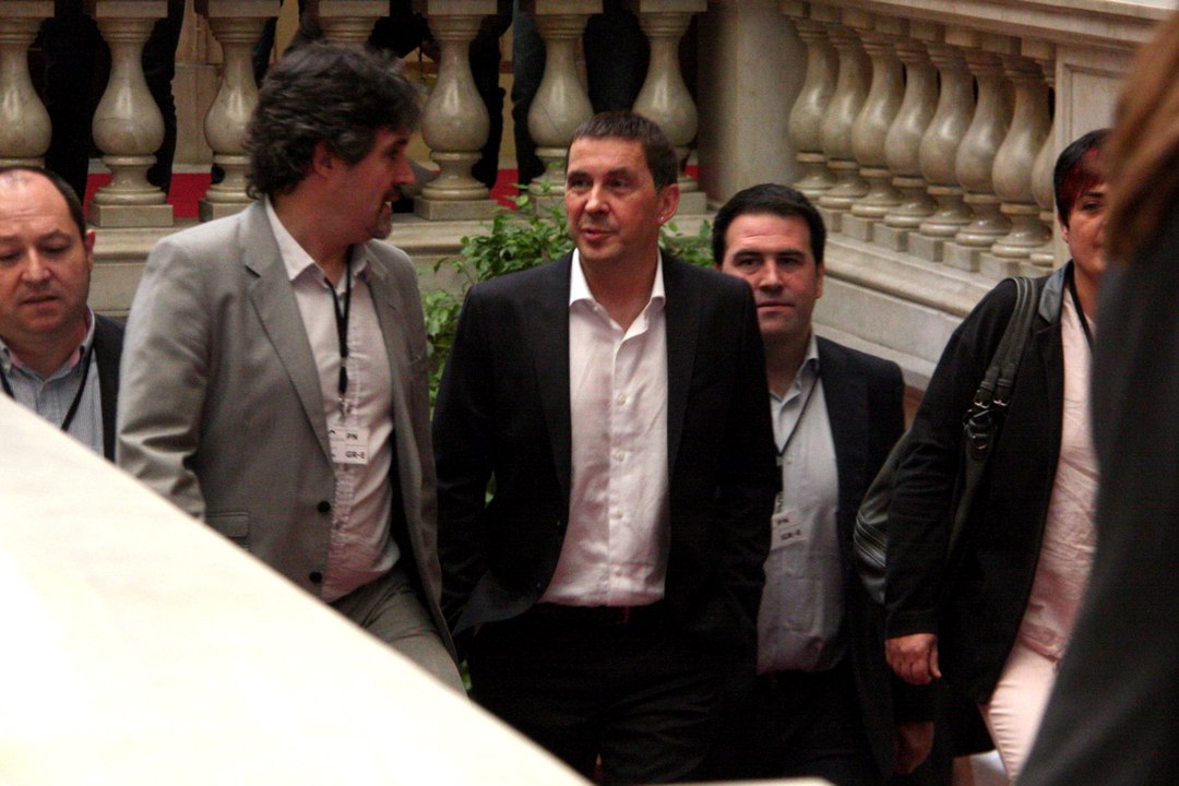Otegi arriba al parlament