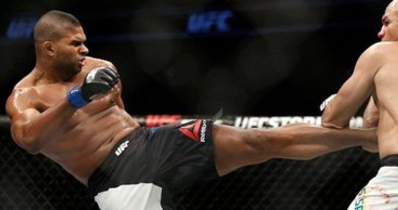 Serbest Dövüş Sanatları Maçında Overeem, Arlovski'yi Tekmeyle Yere Serdi