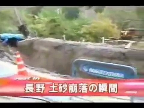 Compil des plus gros glissements de terrains jamais filmés