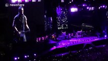Bruce Springsteen performs Purple Rain in Prince tribute