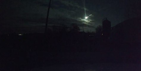 Une boule de feu géante traverse et explose dans le ciel d’Amérique du Nord (Vidéo)