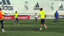 Zinedine Zidane Showing incredible skills during Real Madrid training