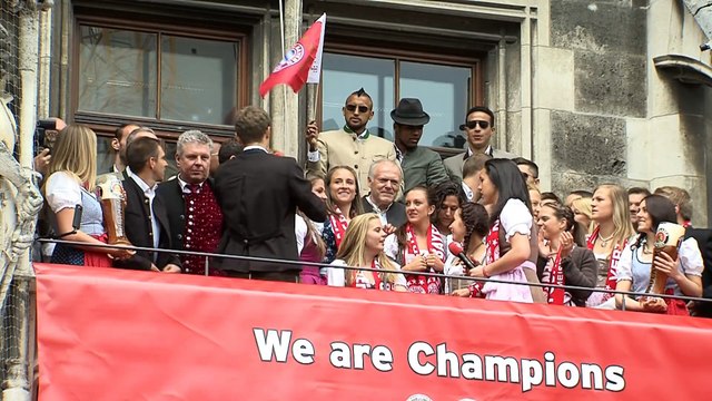 La performance de Franck Ribéry qui interprète Les Champs-Elysées !