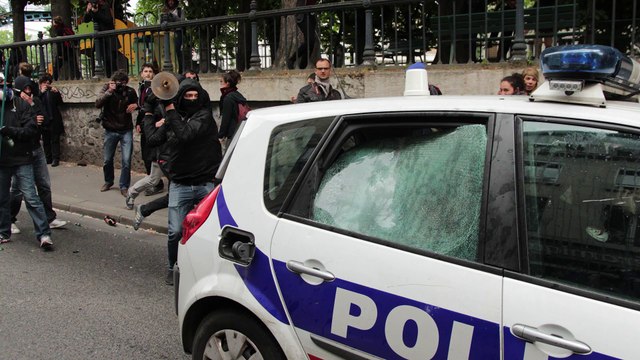 Incendie d'une voiture de police à Paris : ce qu'il s'est passé