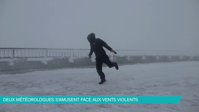 Des météorologues américains affrontent des vents à plus de 170 km/h !