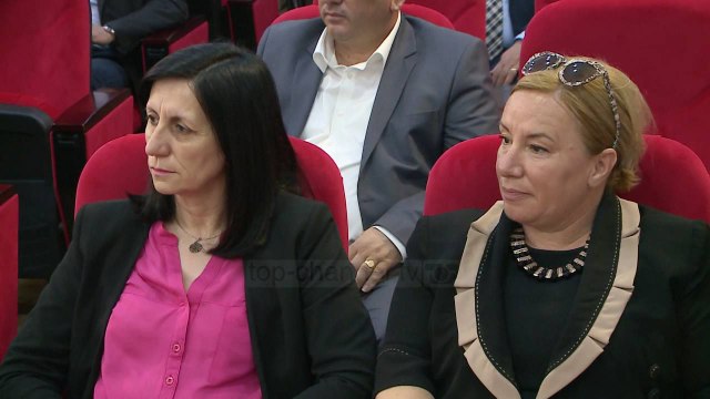 Italia fal borxhet - Top Channel Albania - News - Lajme