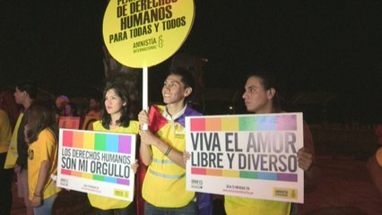 A ritmo de "flashmob" contra la homofobia y la transfobia