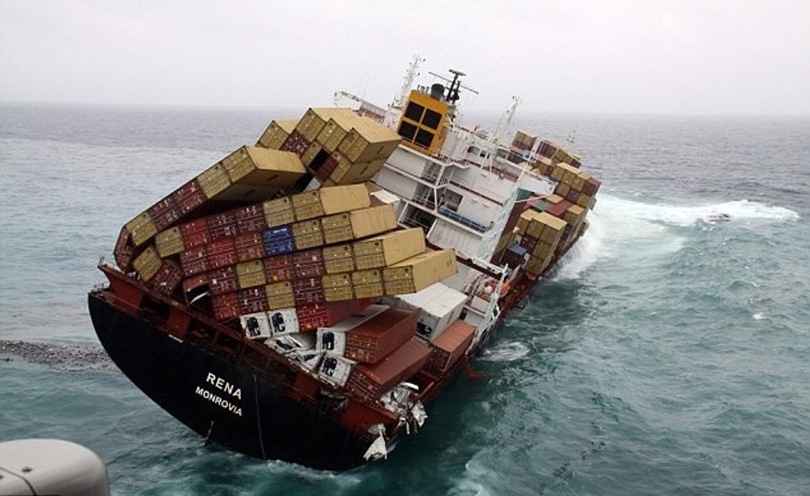 Boat Crashes Caught on Camera!