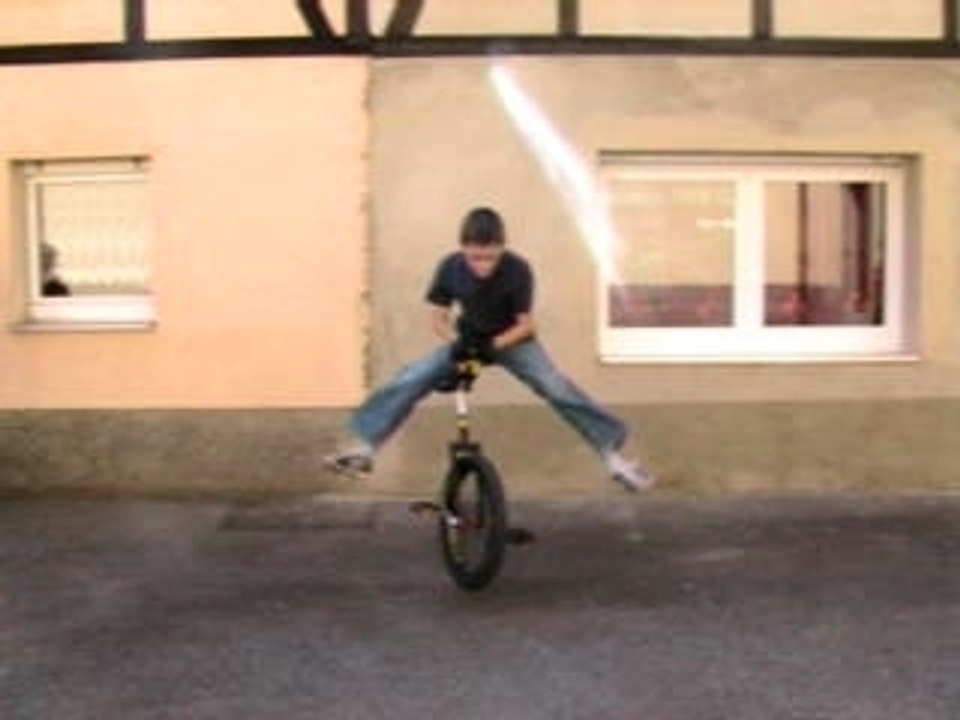 saut sur le monocycle