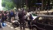 DOCUMENT BFMTV – Les images des fumigènes lancés dans la voiture de police brûlée à Paris