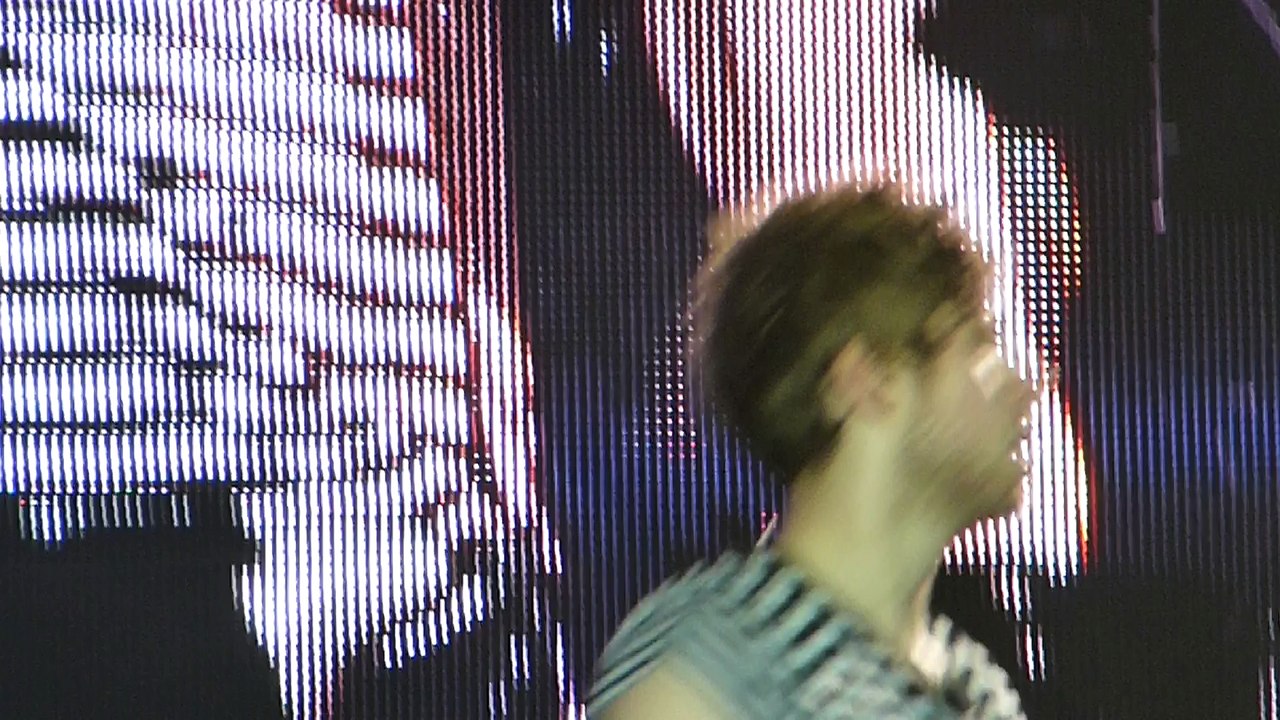 She's kinda hot - 5 Seconds of Summer - SLFL Paris