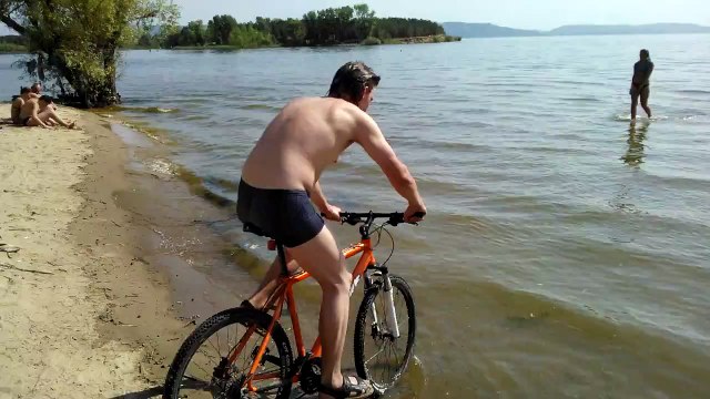 Велосипед под водой