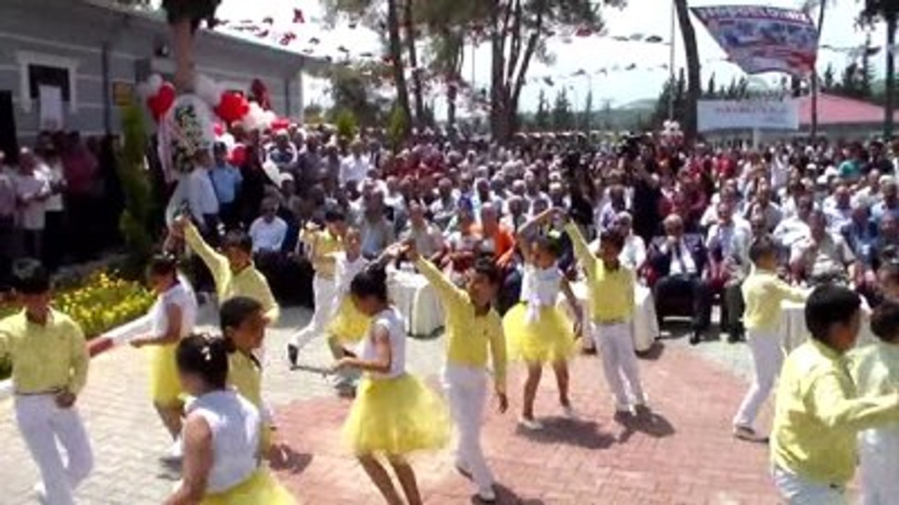 Kapanan Köy Okulunu Yaşam Merkezi'ne Dönüştürdüler