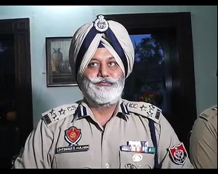 4 Doshi Griftar, Suno Kaun Aa Ede Piche