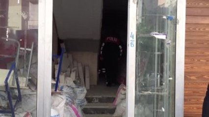 Asansörle Duvar Arasına Sıkışan İranlı Uyruklu İşçi Öldü