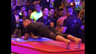 Chinese Police Officer Breaks Planking World Record