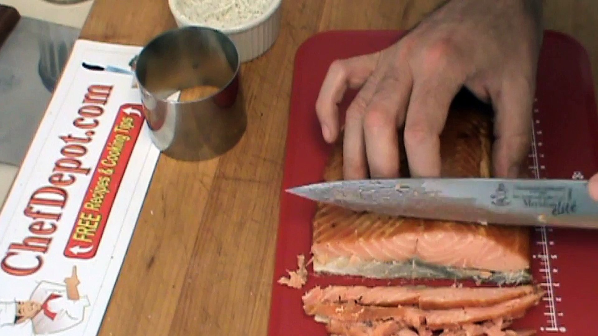 how to use a carving knife