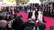 Almodvar y su 'troupe' desfilan en Cannes