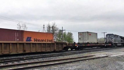 2 CEFX AC4400CW's pull this westbound CP intermodel train thru Tilbury. Apr 24 2010