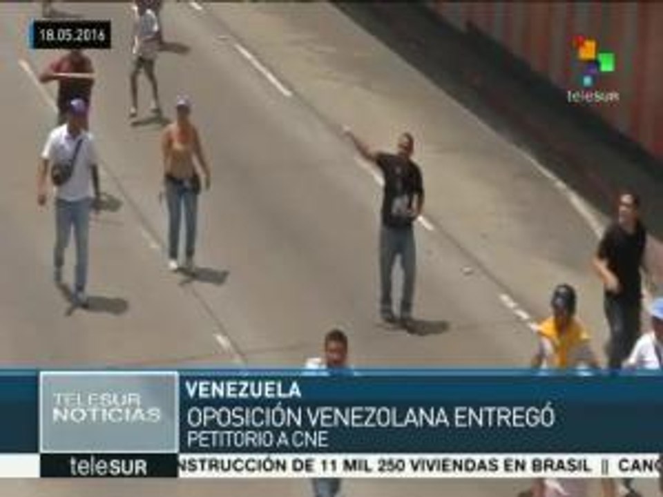 Venezuela: oposición entra al CNE petitorio para referendo revocatorio
