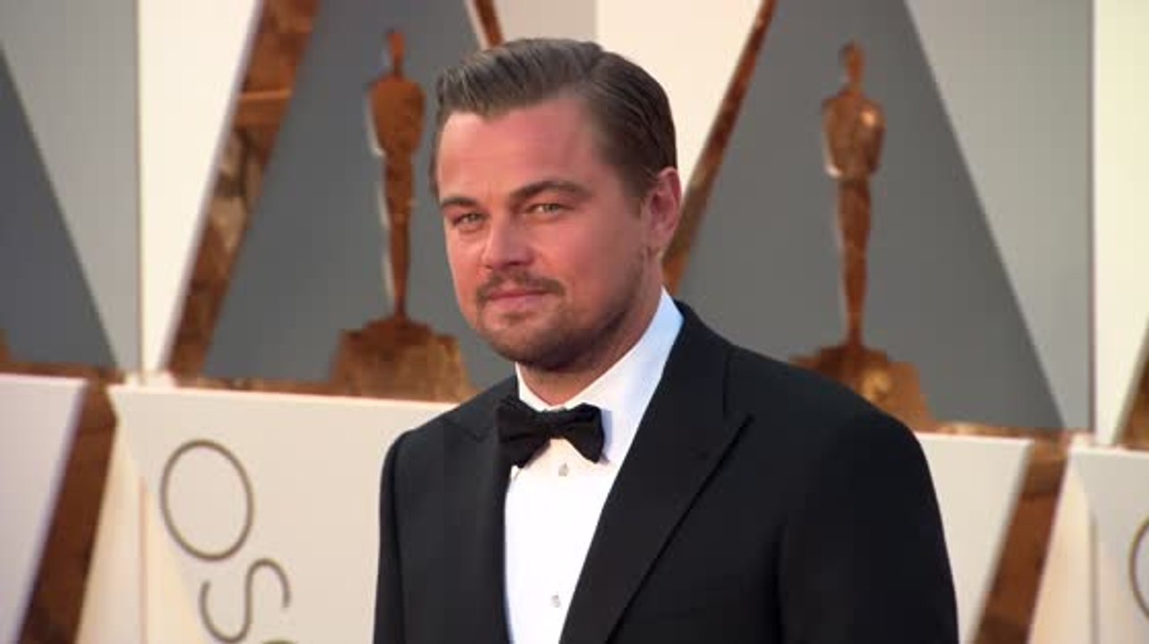 Leonardo DiCaprio kauft seiner Mutter eine 18,100 Dollar Chanel Handtasche