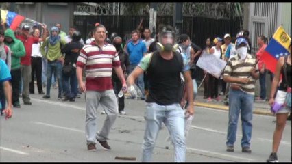 Oposición en Venezuela es bloqueada por fuerzas de seguridad durante marchas