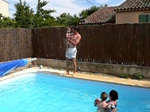Zoé et Lucas à la piscine (30 juin 2007)