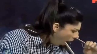 Most Dangerous Audition A Girl Cross the Snake From Nose To Mouth in Waqar Zaka Show Over The Edge