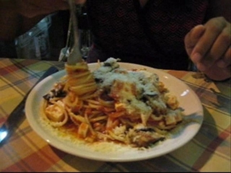 How to eat pasta