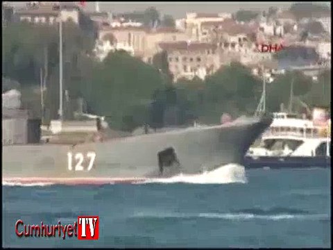 Rus savaş gemileri İstanbul Boğazı'ndan geçti
